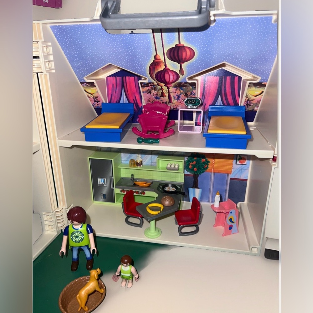 Playmobil Take Along Modern Dollhouse 70985 - Picture 2 of 6
